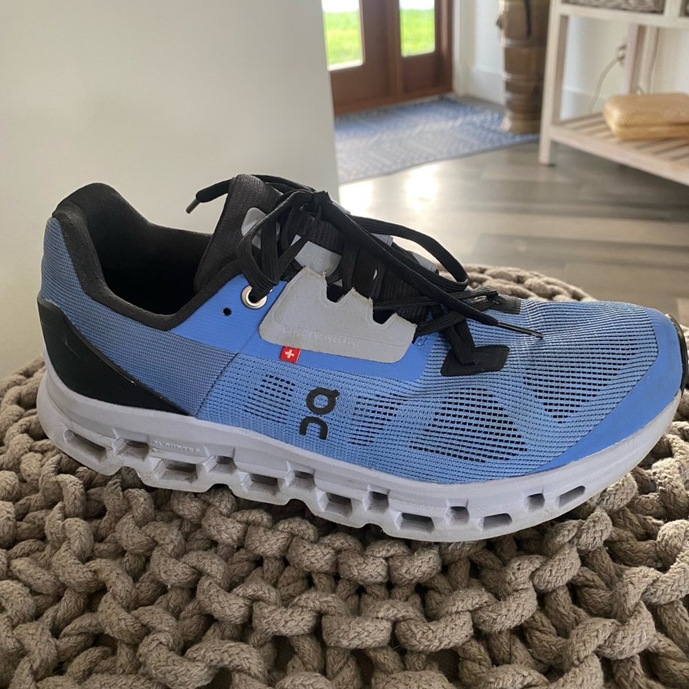 On Cloud Cloudstratus gently used women’s running shoe, size 9